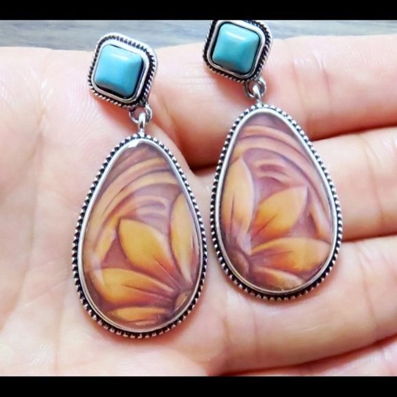 Southwestern turquoise resin earrings - Picture 3 of 3